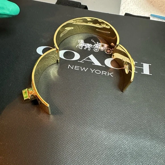 Coach opening turnlock Hinged Bracelet - Picture 6 of 9